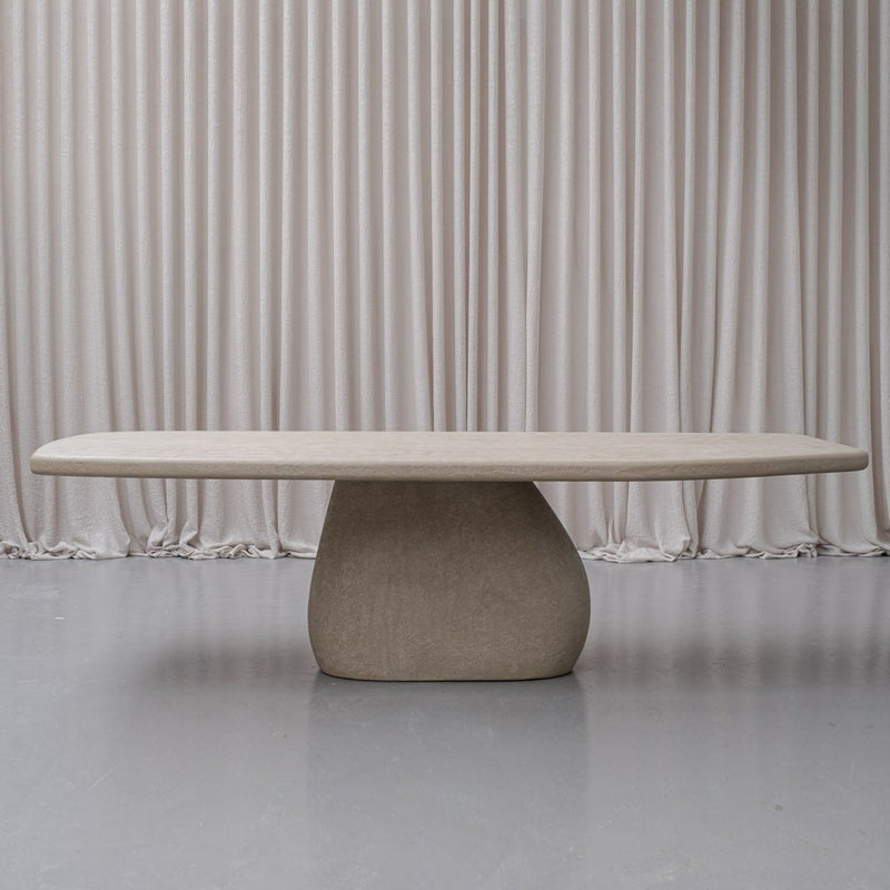 Pigalle table